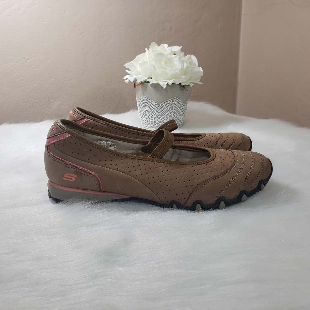 Womens Size 8 SKECHERS SN45900